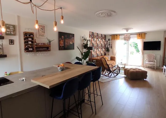 Grande Maison Lumineuse-Quartier Gazonfier-6 Personnes